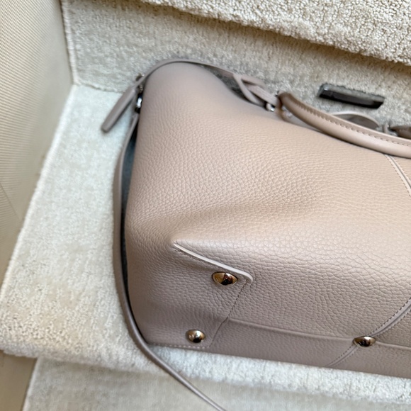 Louis Vuitton Pernelle Tote in Taurillon - Picture 3 of 15